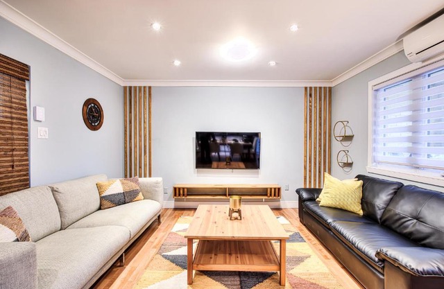 Charming 2BR with Balcony in Montreal