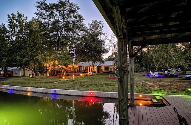 Charming 3 BD Waterfront Cottage Dock,Kayaks,Firepit,Outdoor Bar,Screened Porch