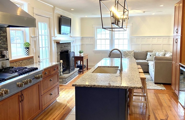 Charming 3 Bdrm Home-Less than 1 mile from Village of Skaneateles-with Parking