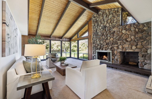 Charming 3 Bdroom w/a heated pool in the heart of wine country in Saint Helena.