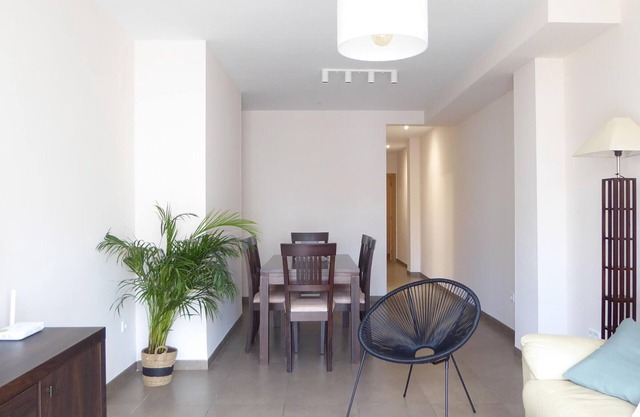 Charmante Wohnung: 3 Schlafzimmer, 2 Bäder, WLAN, nah am Strand und Valencia!