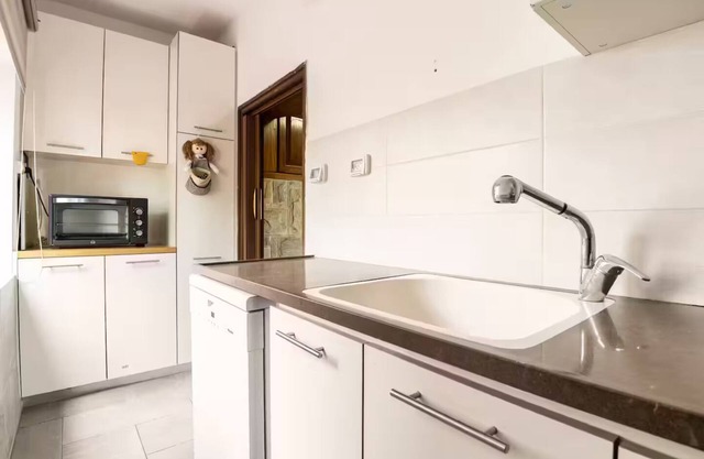Charming 3-Bedroom Home in Heart of Daliyat al-Karmel. Park & Walk Everywhere