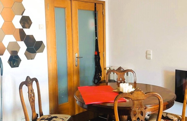 Charming 3-bedroom apartment in delightful Miramar, with shared pool