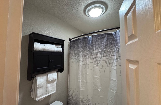 Charming 3 bed 2 bath full house
