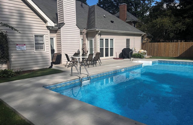 Charming 3-bed, 2-bath house in Mableton with Wi-Fi, AC, seasonal inground pool