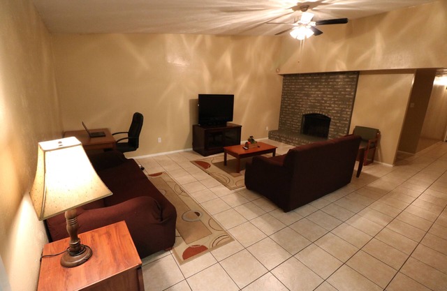 Charming 3 Bed / 2 Bath nach Hause. Ausgestattet für Ihren Komfort und Ihre Bequemlichkeit