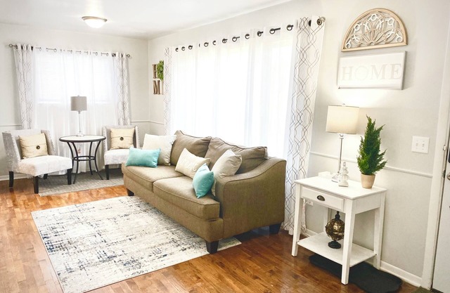 “Whisper Valley: Tranquil 3 Bed Haven Saginaw Twp 48603, Family & Pet Friendly!"