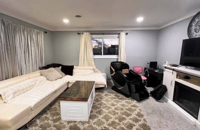 Charming 3-bedroom house with WiFi, AC in welcoming Dearborn Heights