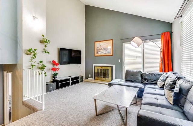 Charming 3-bedroom townhome with WiFi and AC in West Valley City