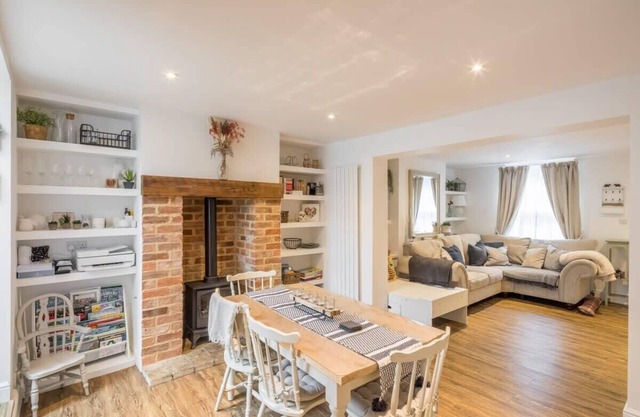 Charming 3 Bedroom Cottage With Lovely Garden
