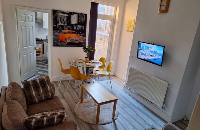 Charming 3-bedroom apartment with WiFi in Stoke-on-Trent