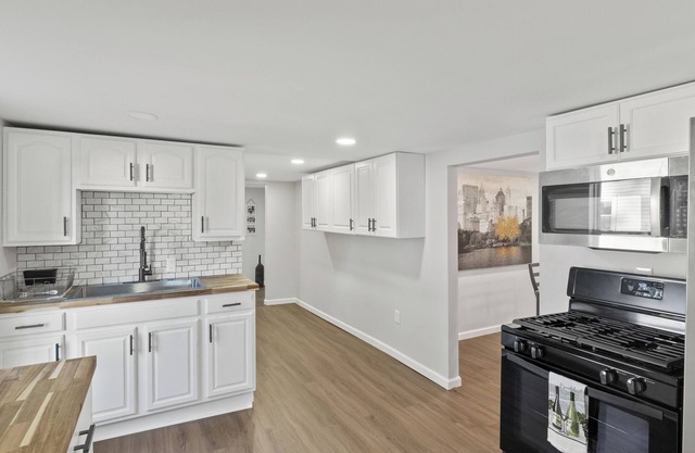 Charming 3-bedroom house in peaceful East Rochester with WiFi, AC