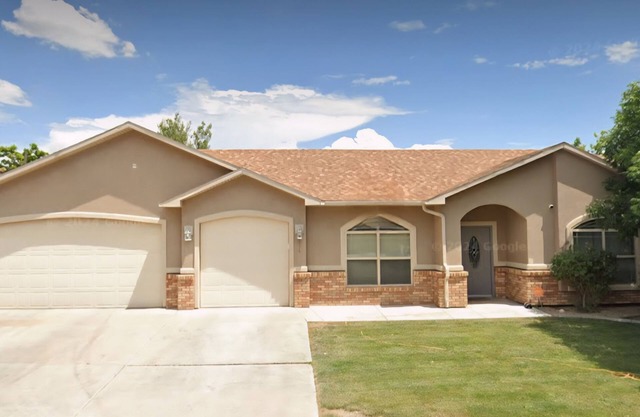 Charming 3-bedroom fully loaded house with AC and WiFi in Grand Junction.