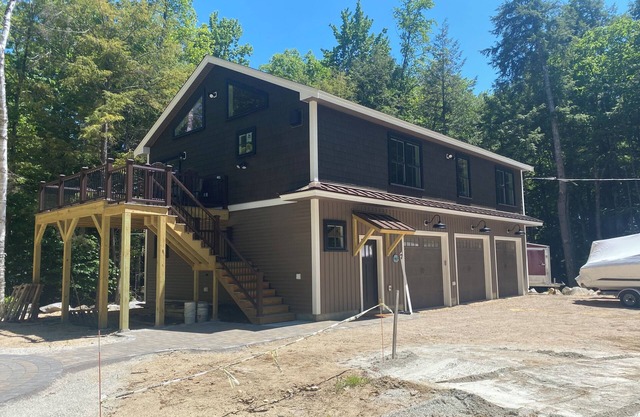 Charming 3-bedroom house in lovely Moultonborough with WiFi, AC