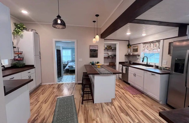 Charming 3-bedroom Craftsman house in delightful Willow Springs, MO