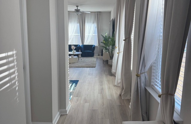Charming 3-bedroom townhome with loft, WiFi and AC in peaceful Lawrenceville