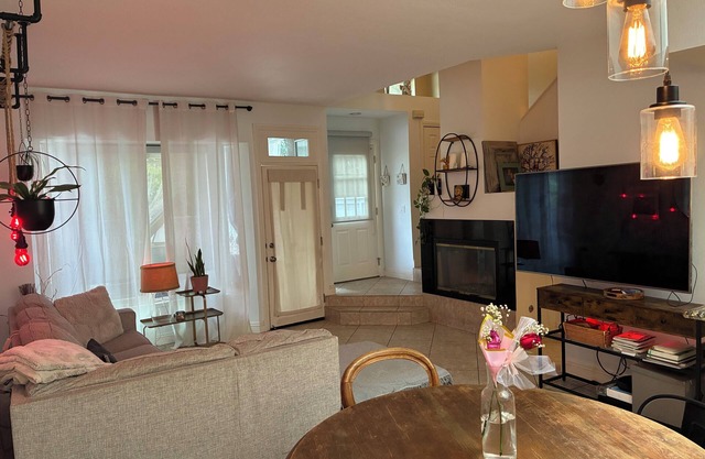 Charming 3-bedroom condo with AC and WiFi in enchanting Mission Viejo