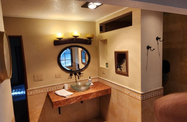 Charming 3-bedroom cabin with WiFi, AC in Pollock Pines