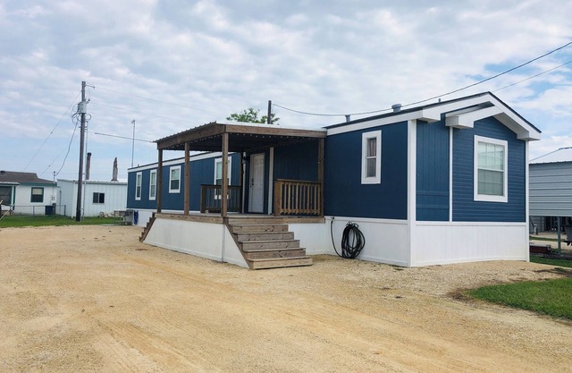 Charming 3-bedroom mobile home with AC, WiFi in Port O'Connor.