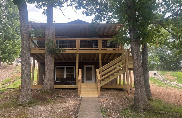 Charming 3 bedroom, 2 bath house with dock & outdoor spaces in Sunrise Beach.