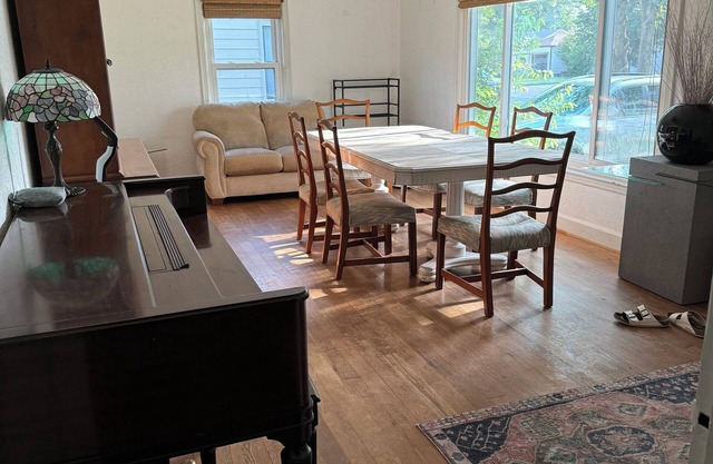 Charming 3-bedroom house with WiFi, AC in lovely Wichita Falls
