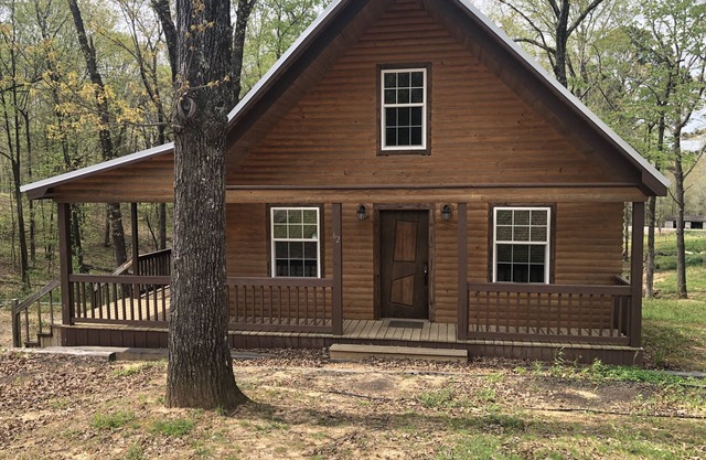 Charming 3 Bedroom 2 Bath Cabin near Sardis Lake