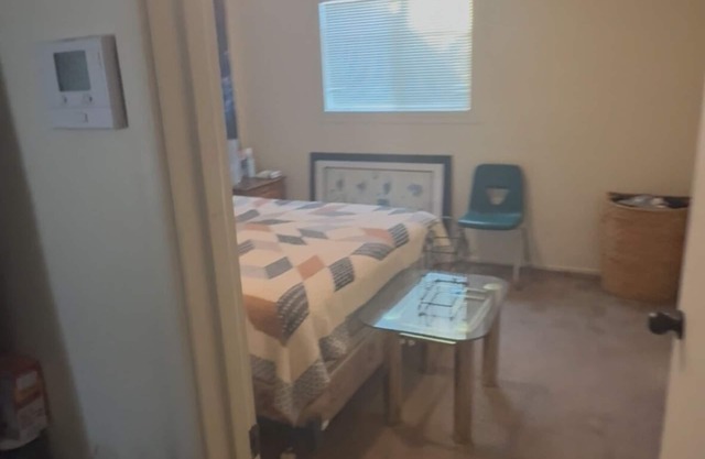 Charming 3 bedroom, 2 bathroom house in King City with WiFi, Cooling System
