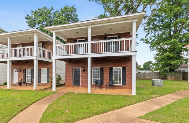 Charming 3-bedroom house in Tuscaloosa, home of the Alabama Crimson Tide.