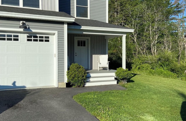 Charming 3-bedroom 3-bath condo with WiFi, in quaint Yarmouth