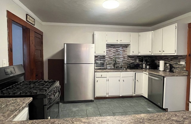 Charming 3-bedroom apartment in historic Grafton with WiFi