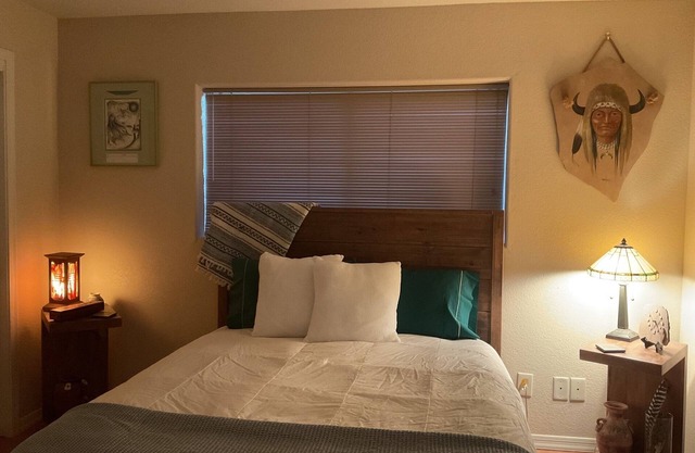 Charming 3-bedroom B&B with pool and jacuzzi in Enchanting Elgin