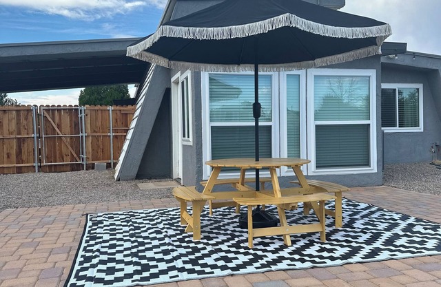 Charming 3-bedroom bungalow in Cottonwood Near wineries, Sedona & Jerome!