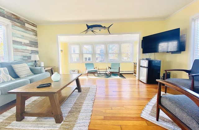 Charming 3 Bedroom Beach Cottage near Newport RI!
