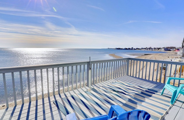 Charming 3 Bedroom Beach Front Cottage with Fireplace