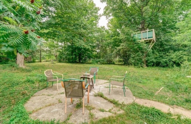 Charming 3-bedroom bungalow in delightful Gatineau with AC, WiFi
