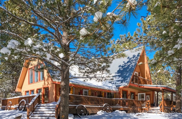Charming 3-bedroom cabin with WiFi in Angel Fire