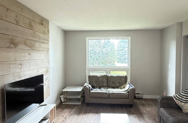 Charming 3-bedroom condo with WiFi and AC in lovely Thunder Bay