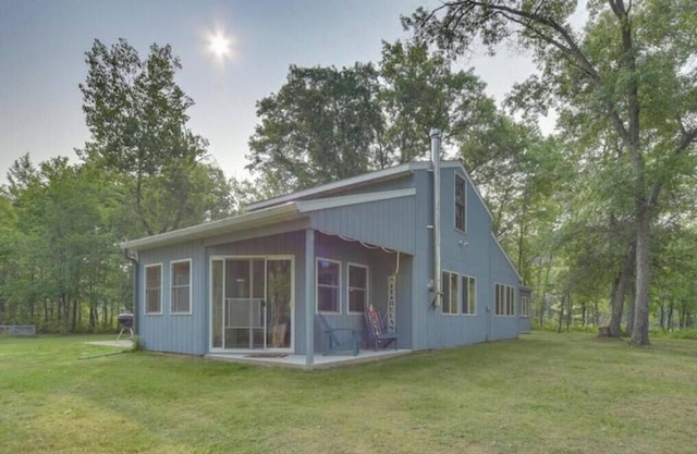 Charming 3-bedroom cabin with AC and WiFi in tranquil Webster
