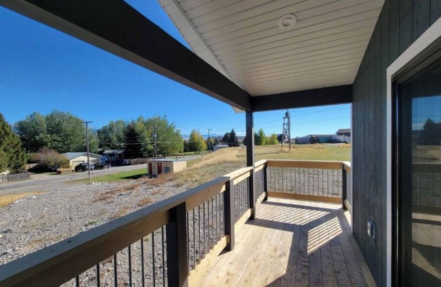 Charming 3-bedroom cabin- minutes from downtown Ennis