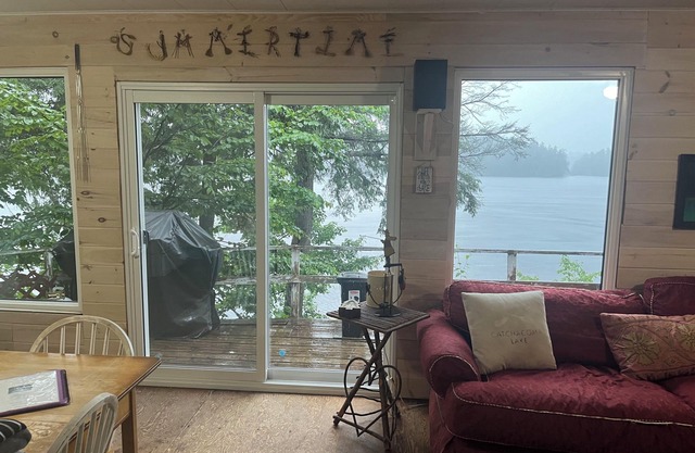 Charming 3-bedroom cottage on the edge of Kawartha Highlands