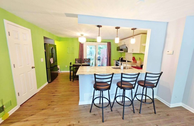 Charming 3-bedroom condo in beautiful Rochester with AC, WiFi
