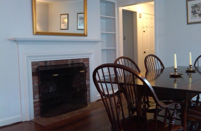 Charming 3 Schlafzimmer Kolonial In Avon, CT