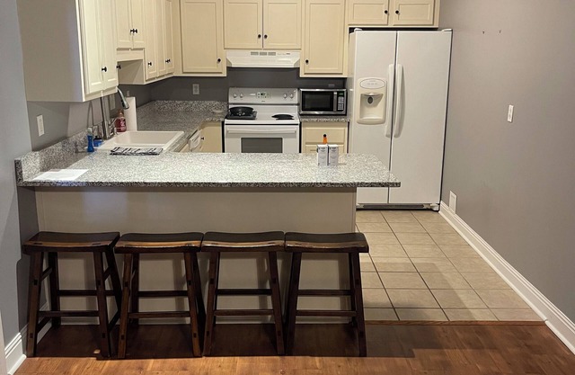 Charming 3-bedroom condo in delightful Oxford with AC, WiFi - Football weekends