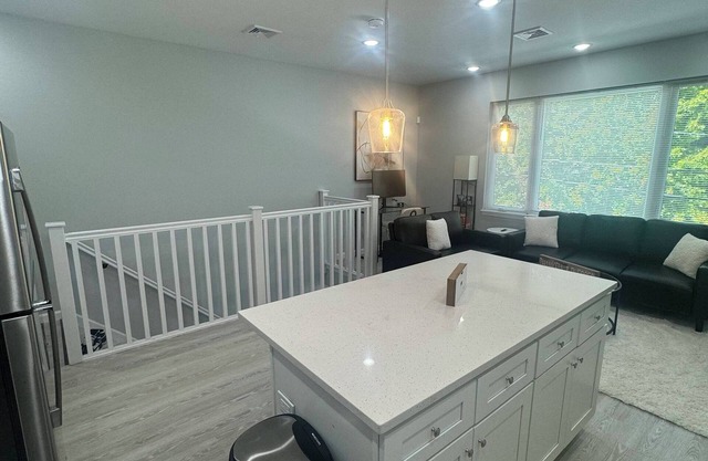 Charming 3-bedroom Duplex house with AC and WiFi in lovely Passaic County.