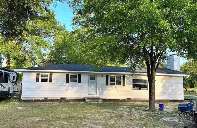 Charming 3-bedroom farmhouse with Longhorns and Chickens! 30 Acres of Land