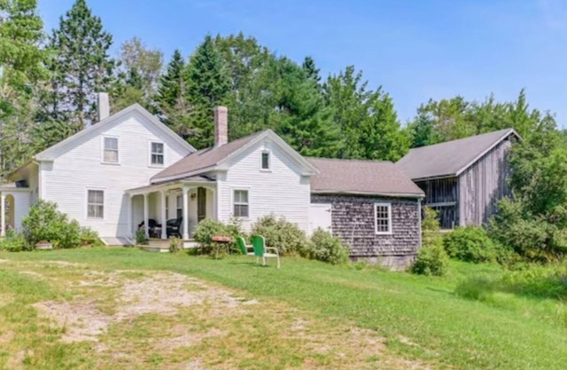 Charming 3-bedroom farmhouse in Pleasant Milbridge with WiFi