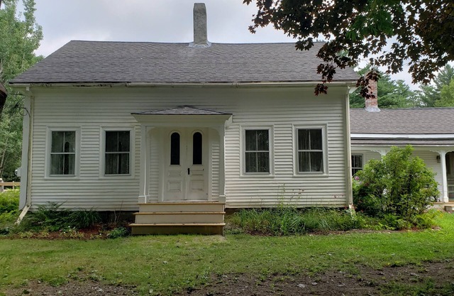 Charming 3-bedroom farmhouse in pleasant Milbridge with WiFi on 22 acres