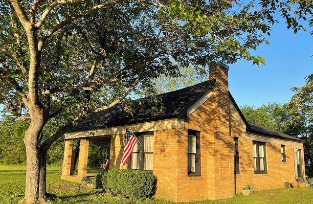 Charming 3-bedroom farmhouse with AC and WiFi in Athens