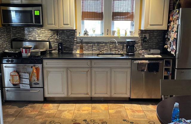 Charming 3-bedroom house in lovely Ellenville with fitness and gaming area, WiFi