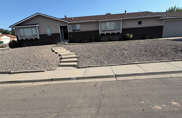 Charming 3-bedroom house with a ton of amenities.